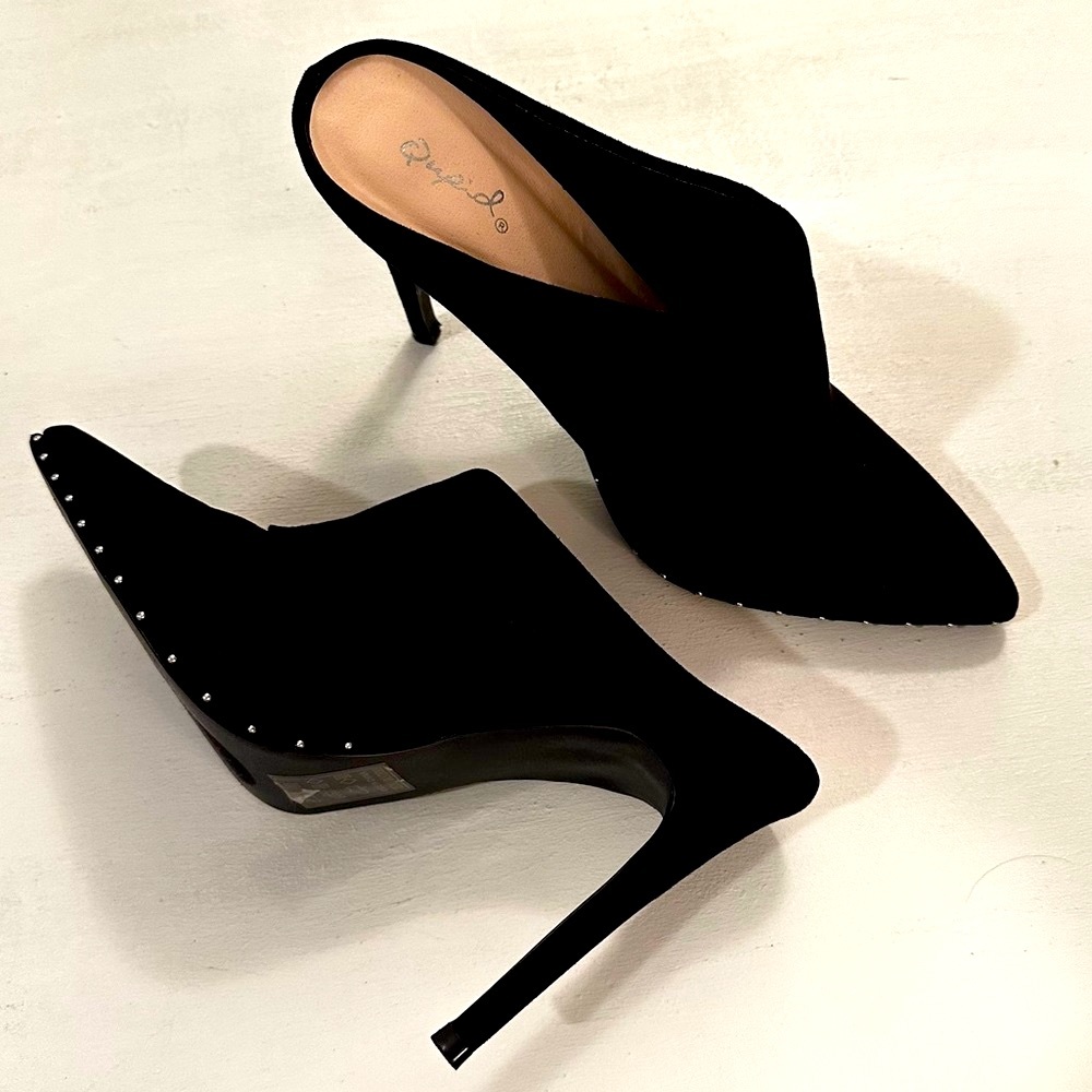 Qupid Black Pointed Toe Stiletto Mule Heels